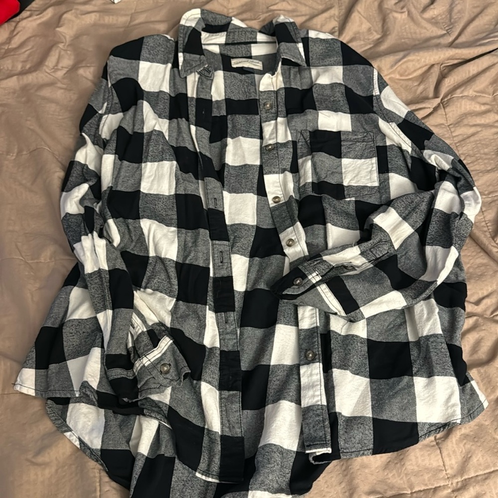 Size M Black and White Universal Threads Flannel Shirt